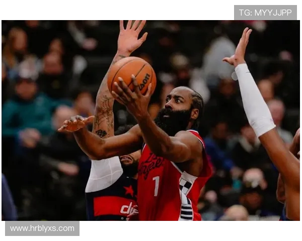 哈登关键时刻再现神勇双枪合力54分助球队迎来胜利新篇